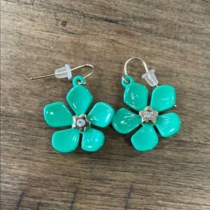 🌺 Green Floral Earrings